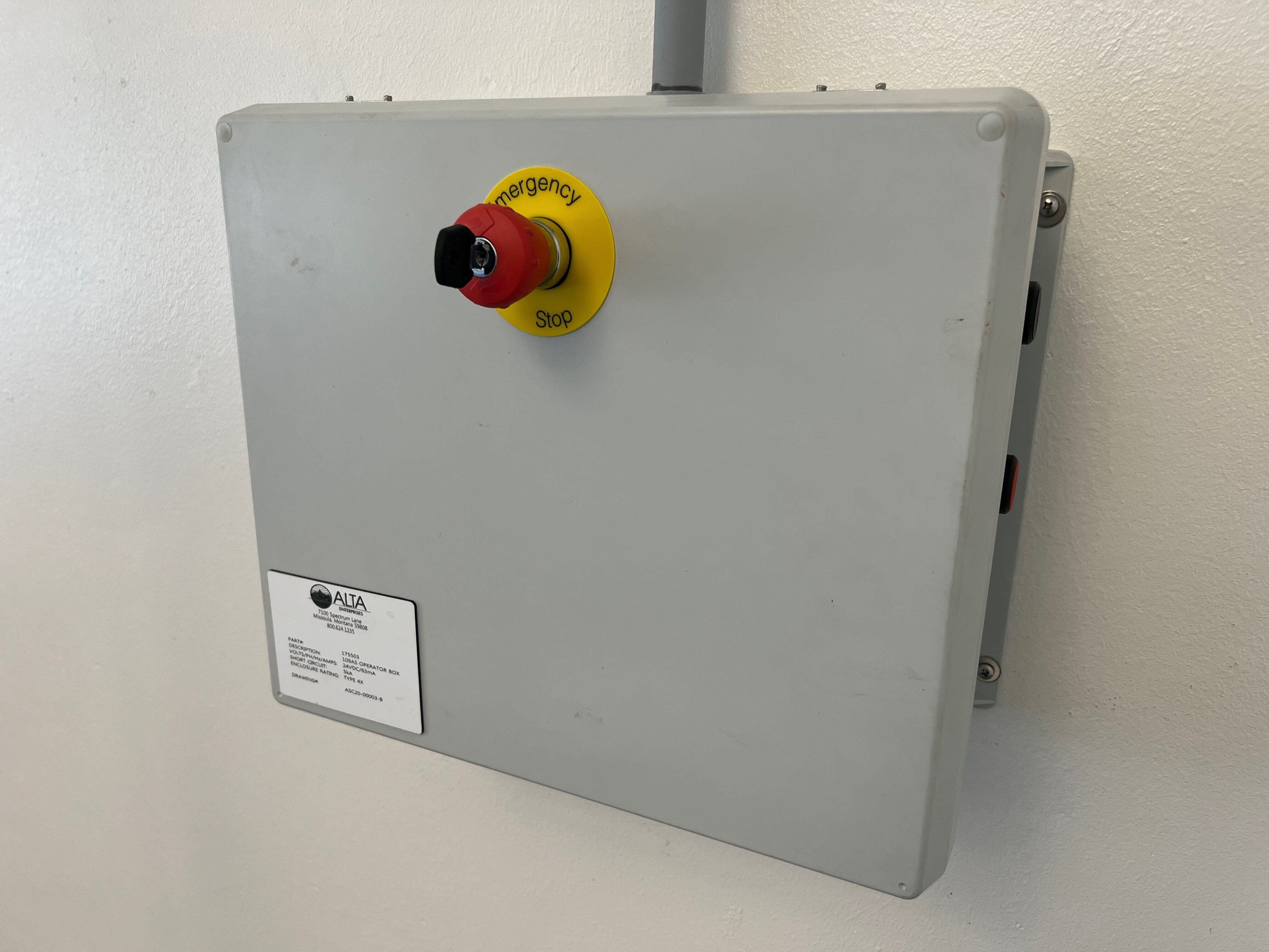 Spectrum Aquatics Blackfoot III Wall Mount Semi-Automatic Thermal Pool Cover Storage Reel System SKU 2310132