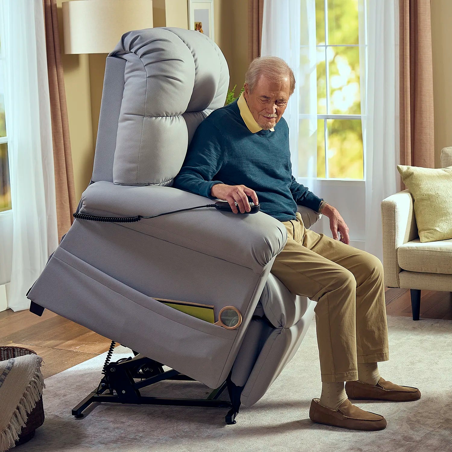 Journey Health & Lifestyle Perfect Sleep Chair Deluxe w/ Lift SKU 27202SSD