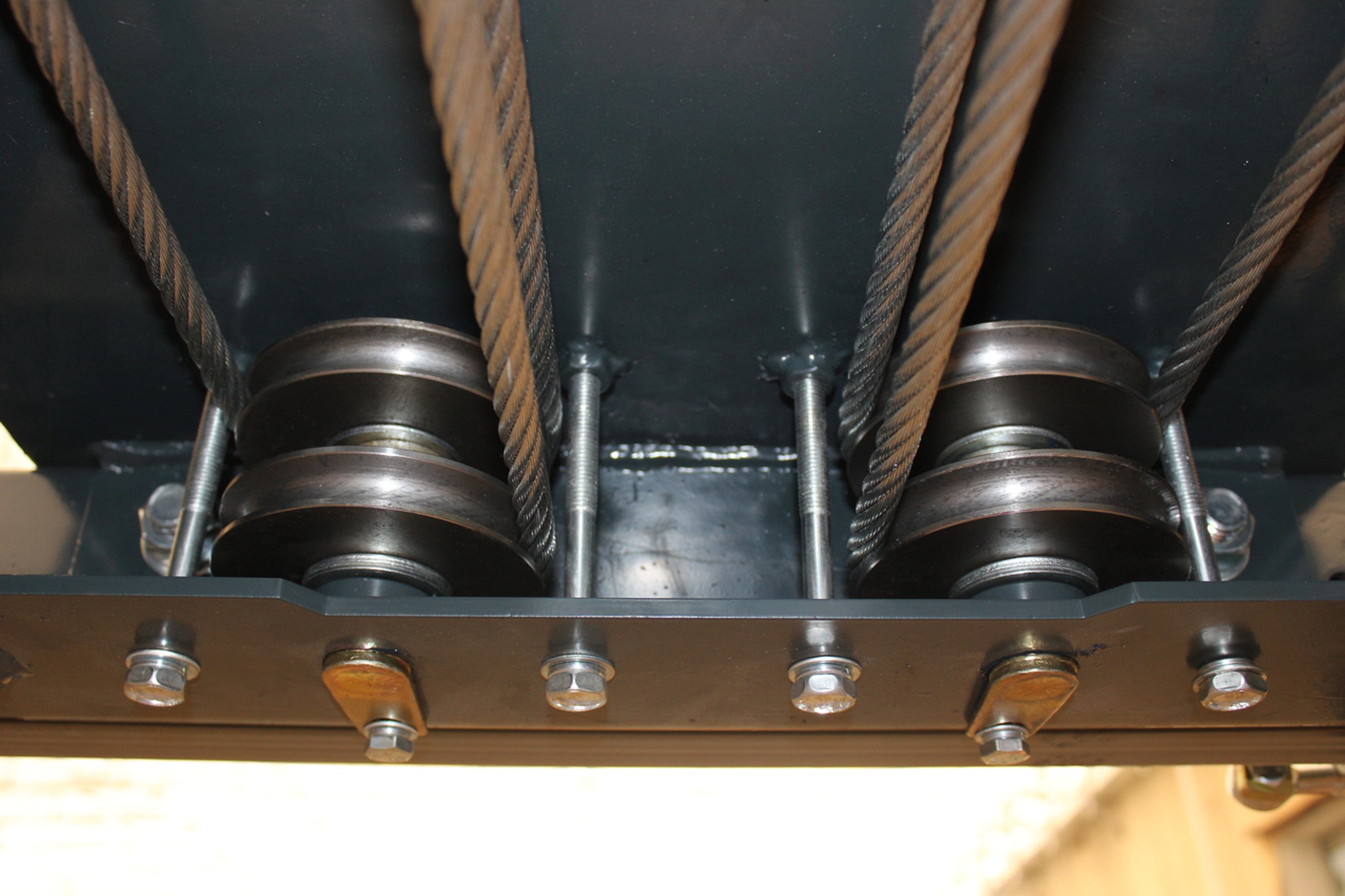 Stratus Compact Enclosed 4 Post 9k lbs Storage Parking Car Lift w/casters SKU SAE-P49C