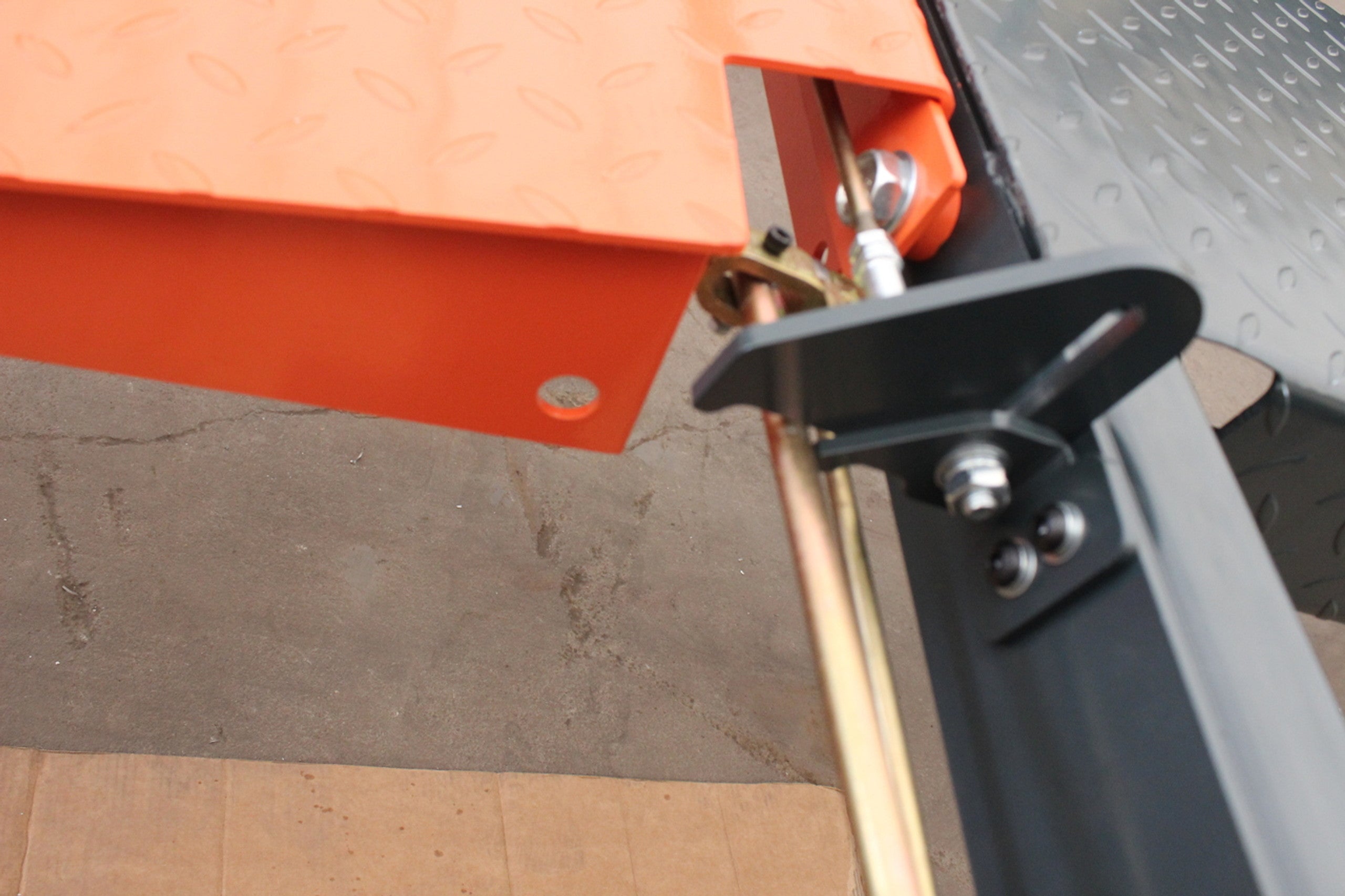 Stratus Compact Enclosed 4 Post 9k lbs Storage Parking Car Lift w/casters SKU SAE-P49C