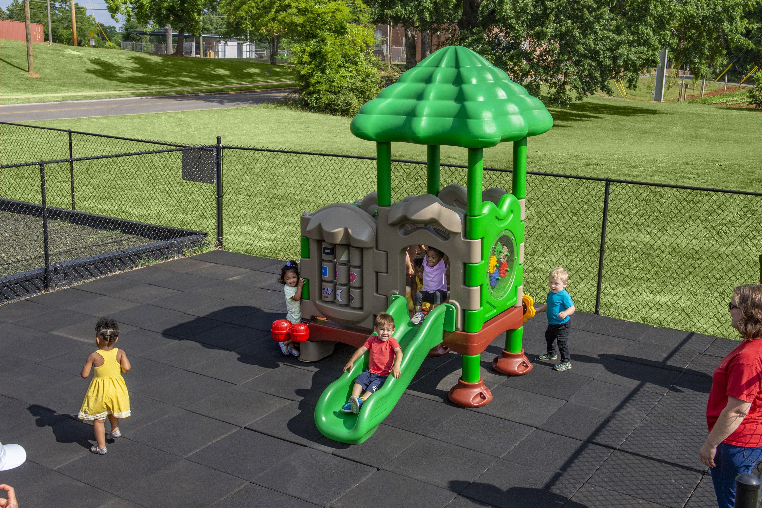 UltraPlay Discovery Center Seedling Playground w/ Roof SKU DC-SEEDR