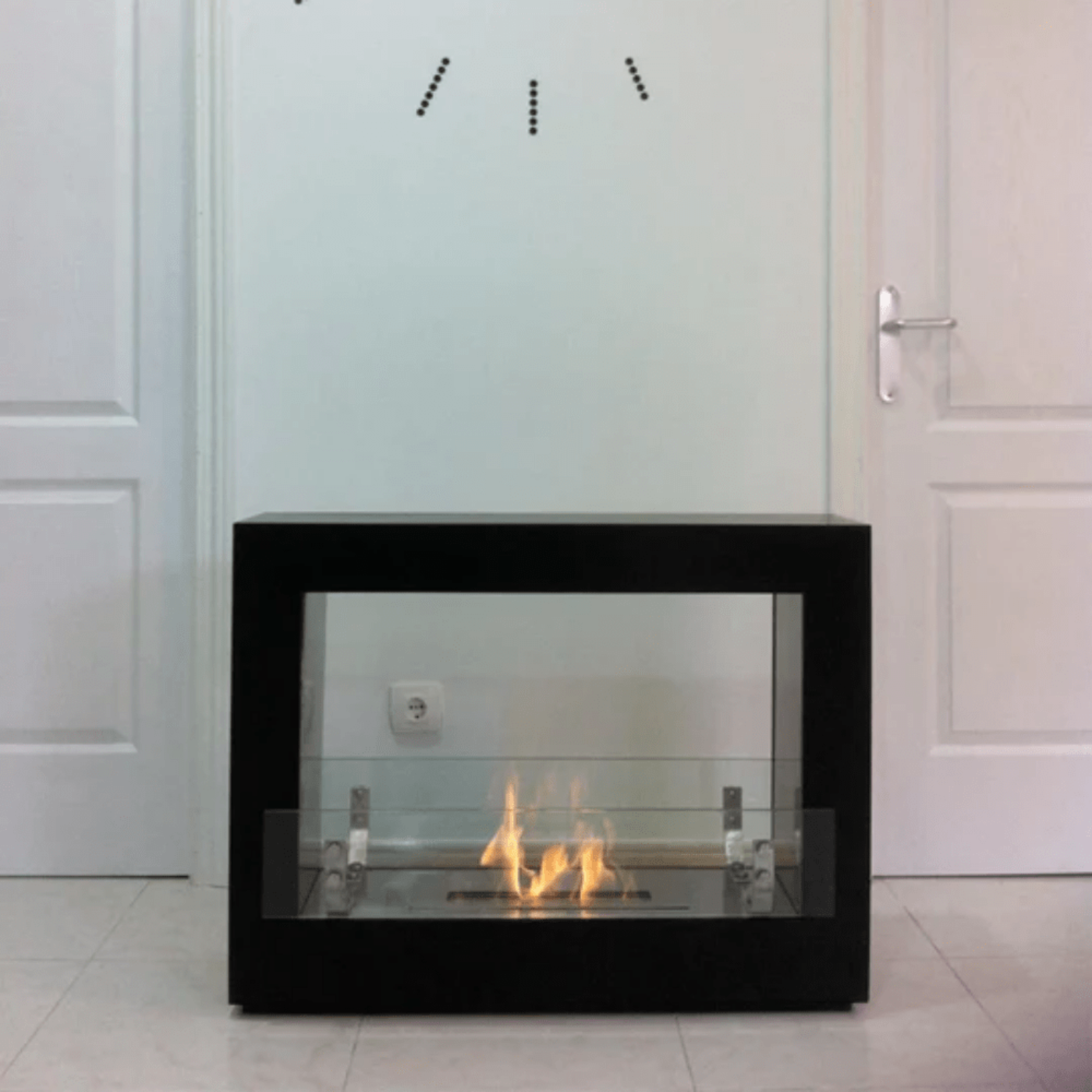 The Bio Flame Rogue 2.0 Freestanding 16" Fireplace SKU Roque 2.0 SS-White